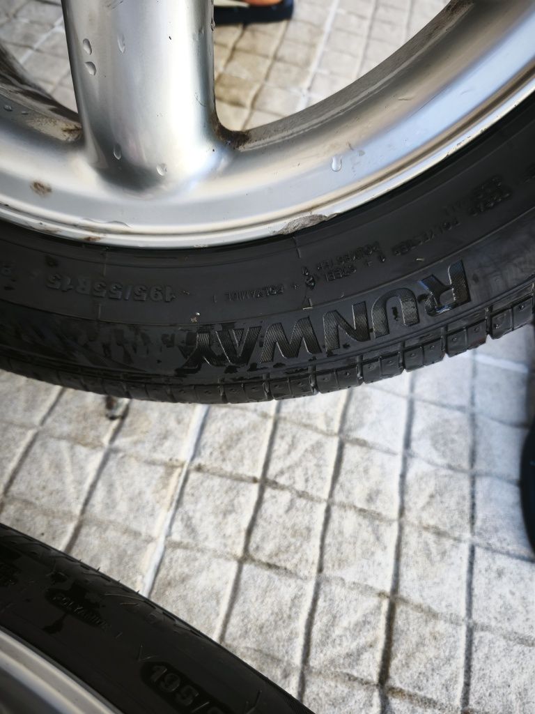 Vendo 4 Rodas 15" (Pneus Novos)