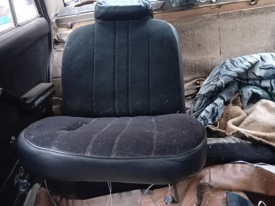 Продам сідушки стояли на ваз 2101  сідушки повністю цілі