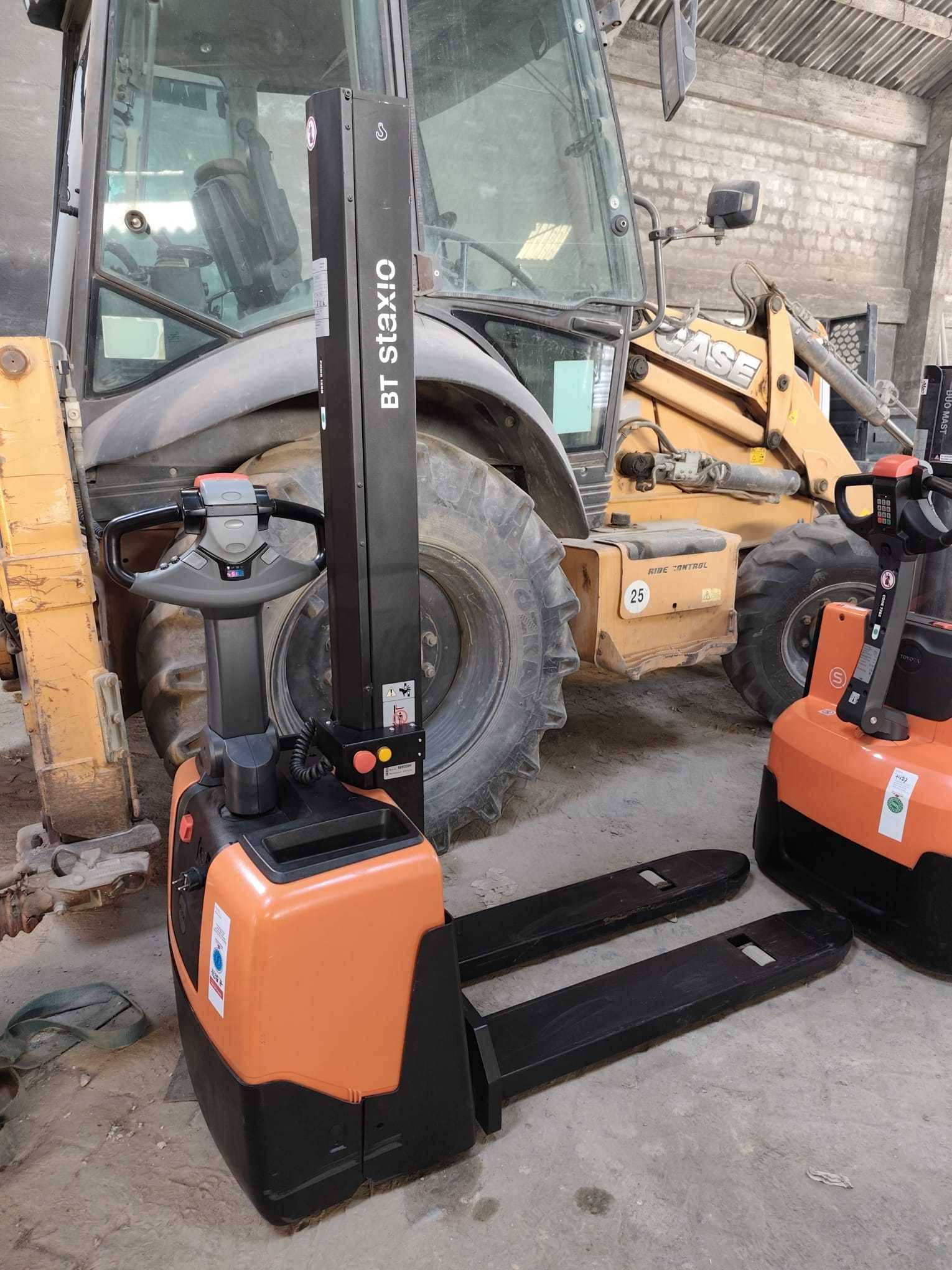 Stacker Empilhador p. paletes elétrico de 2019, Toyota, elevação 1.58m