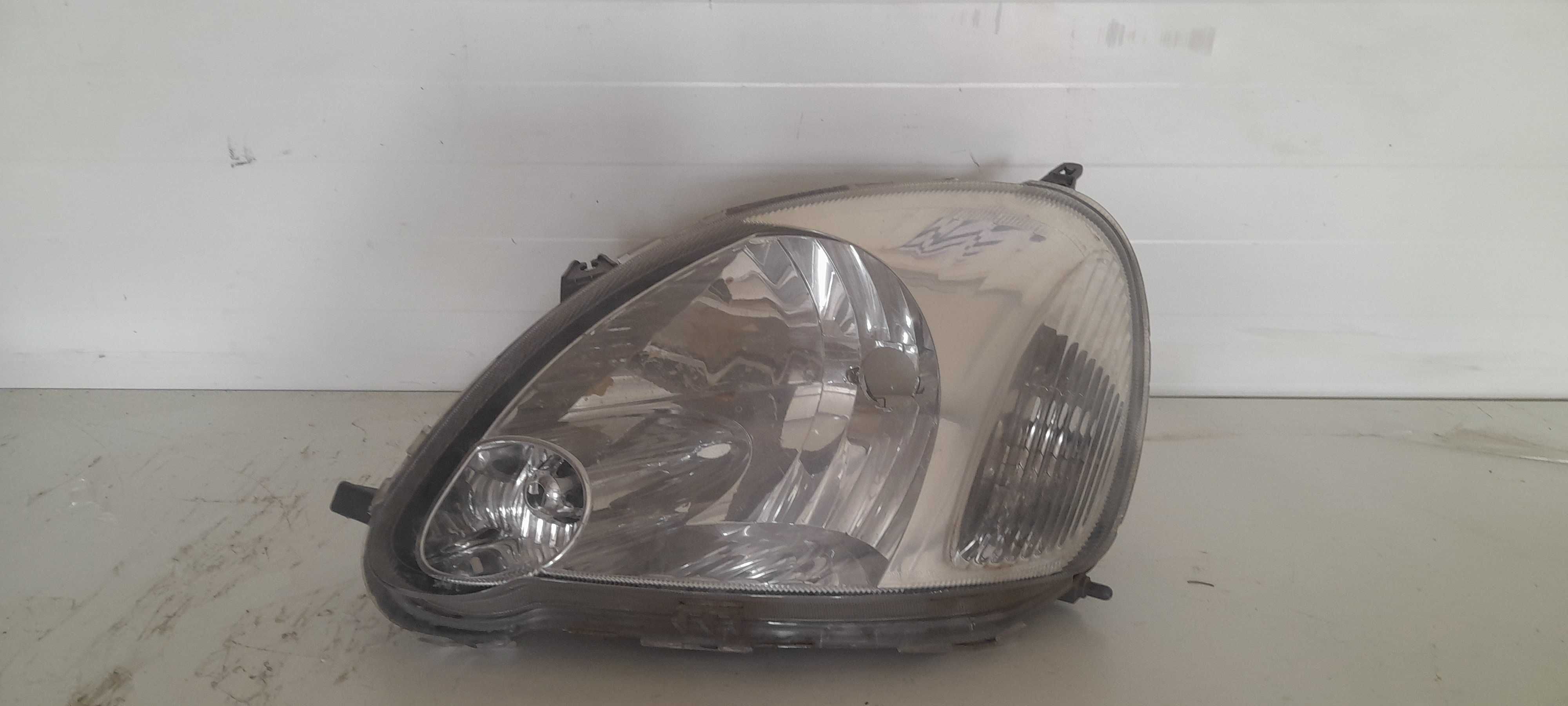 Lampa lewa toyota yaris II