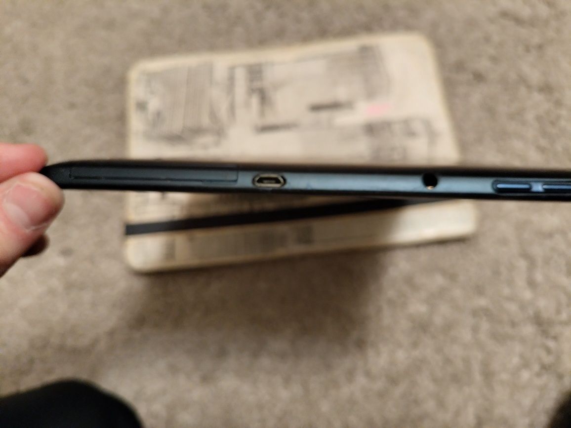 Планшет Lenovo ( на запчастини )