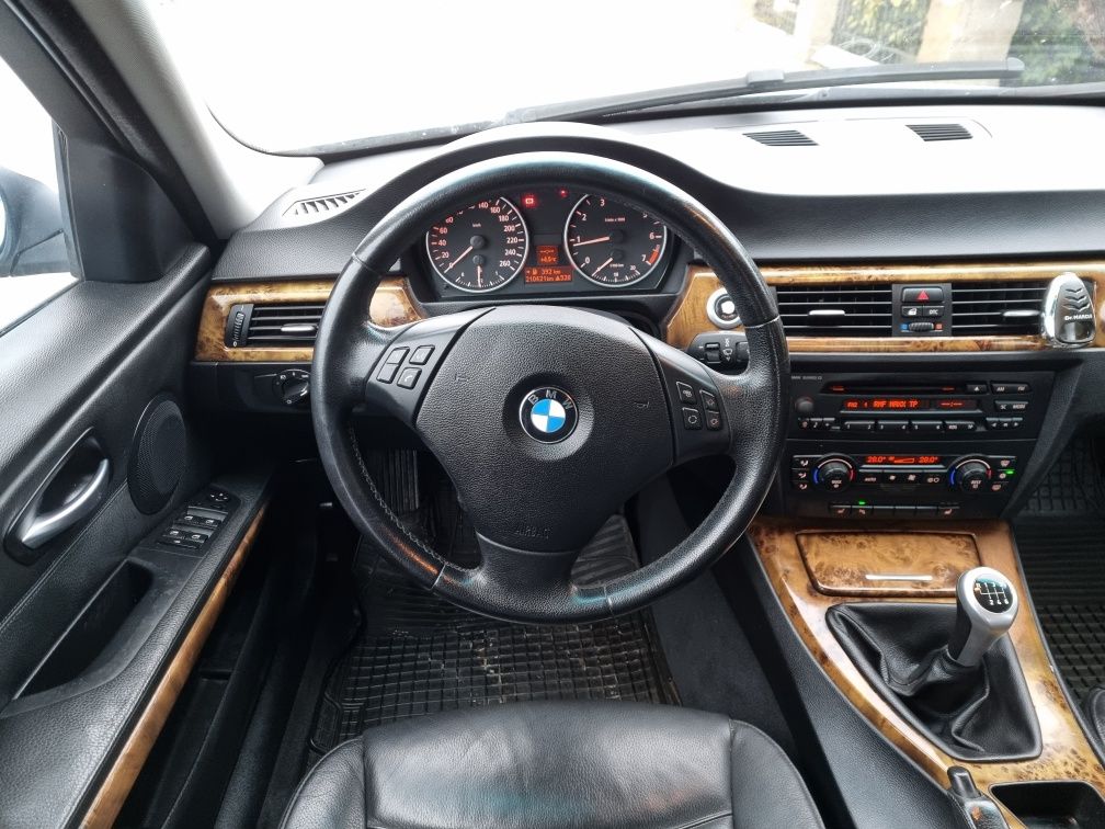 BMW e90 320i Skóry Xenon Pdc Opłacony