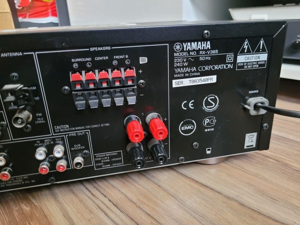 Yamaha rx v365 amplituner