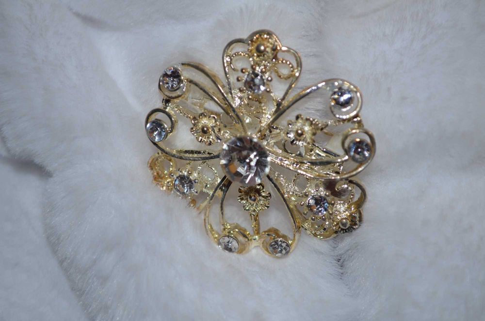 Шубка весільна біла