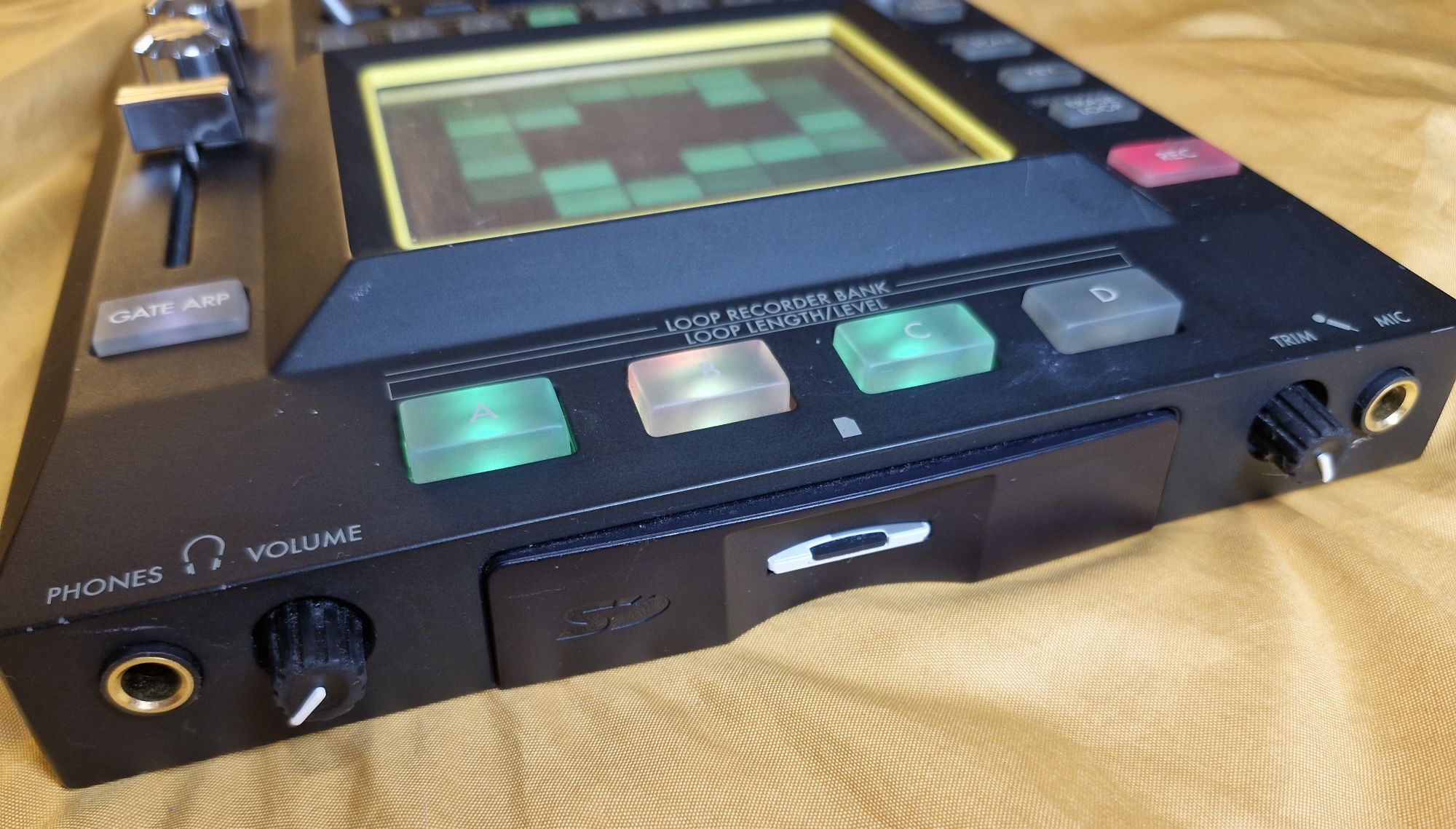 Korg Kaossilator Pro+ — синтезатор / грув-бокс