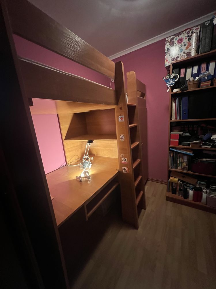 Łóżko piętrowe z biurkiem i szafą