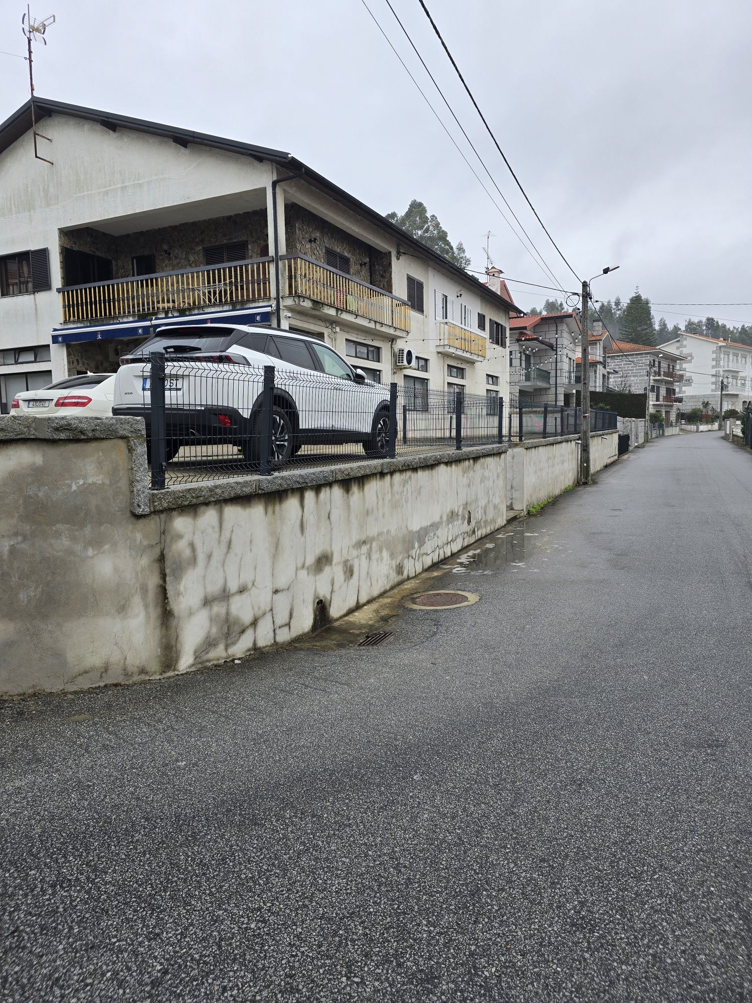 Moradia c/ 3 fracções