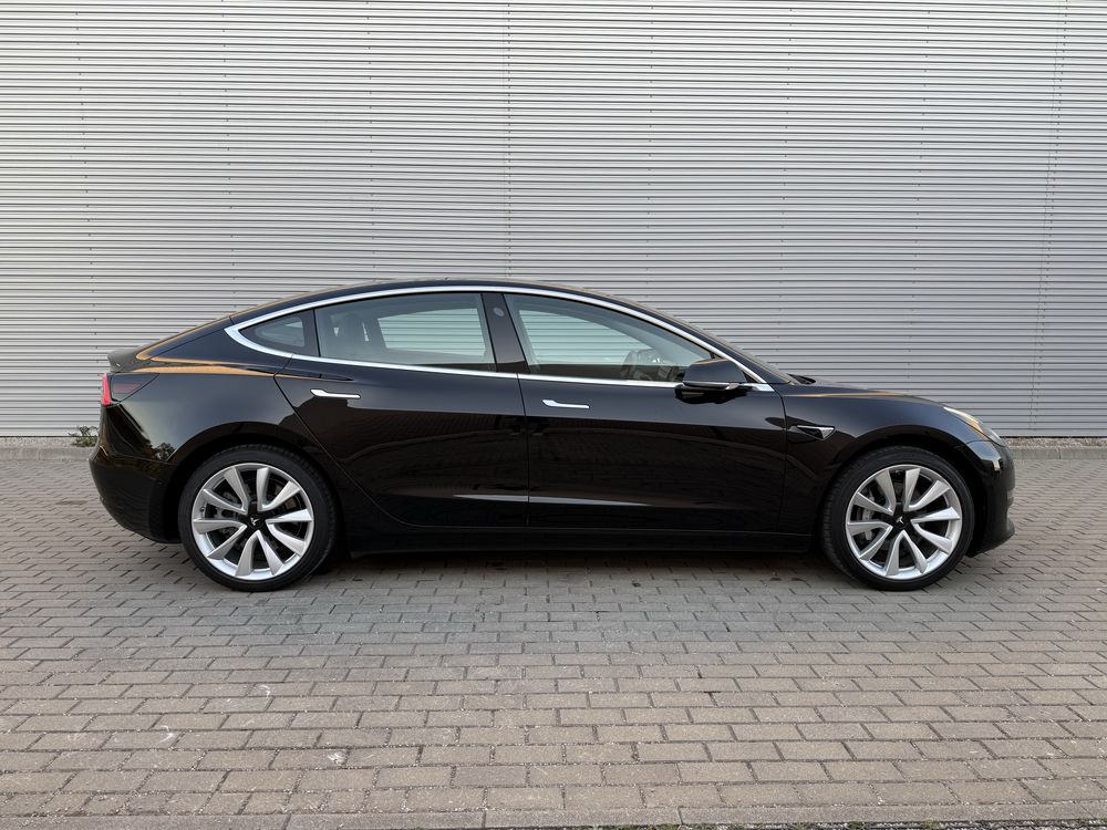 Tesla Model 3 Long Range AWD Dual Motor