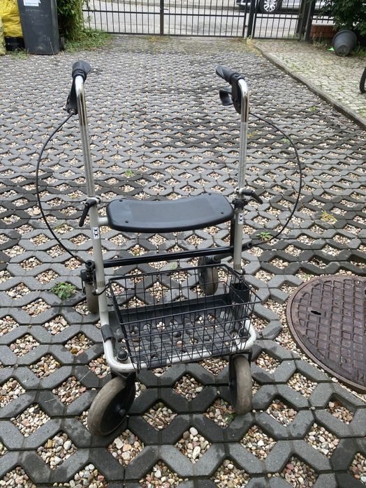 Chodzik dla osoby starszej