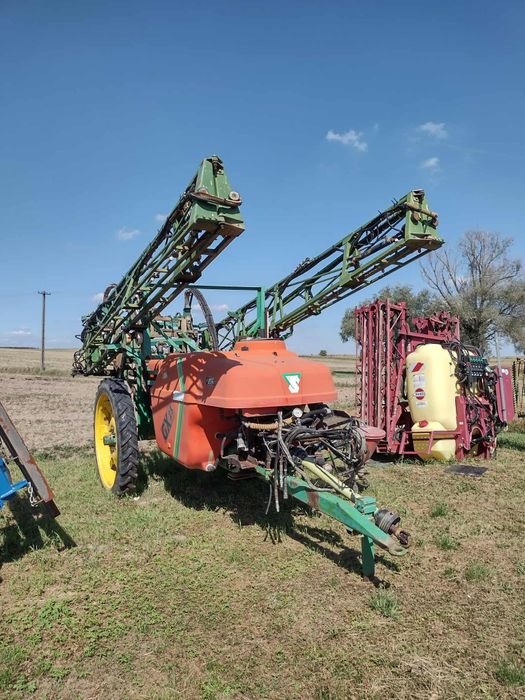 Opryskiwacz 2500l Hydraulicznie rozkładany