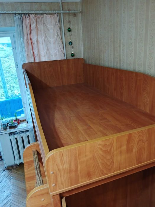 Кровать-горище..