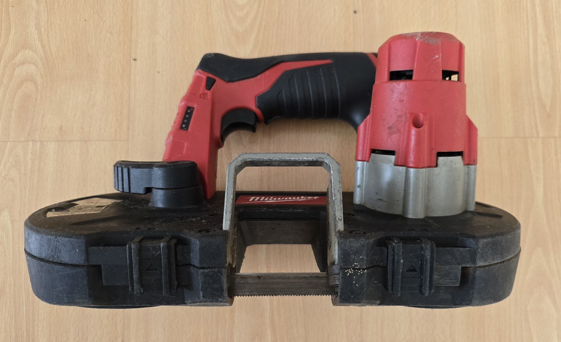 MILWAUKEE M12 BS Piła Taśmowa Akumulatorowa 12V + Akumulator 2.0Ah