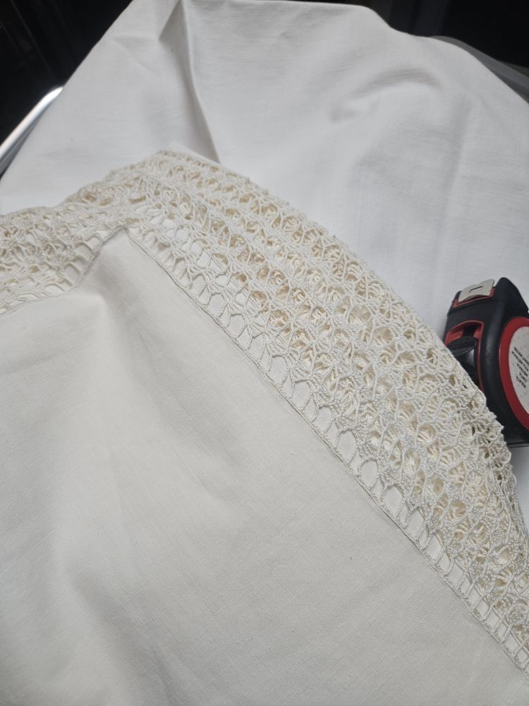 Toalha quadrada creme em renda