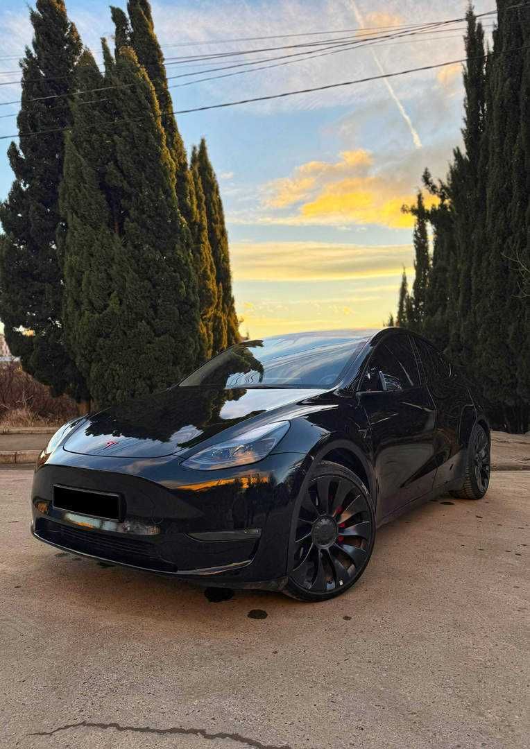 Tesla Model Y 2022 рік