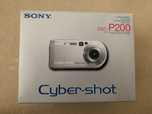 Máquina fotográfica Sony Cyber-shot DSC-P200 + cartões memória + bolsa