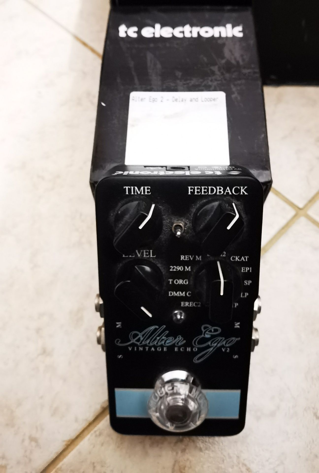Pedais de efeitos (delay, preamp, ir loader, distortion) : boss, tc el