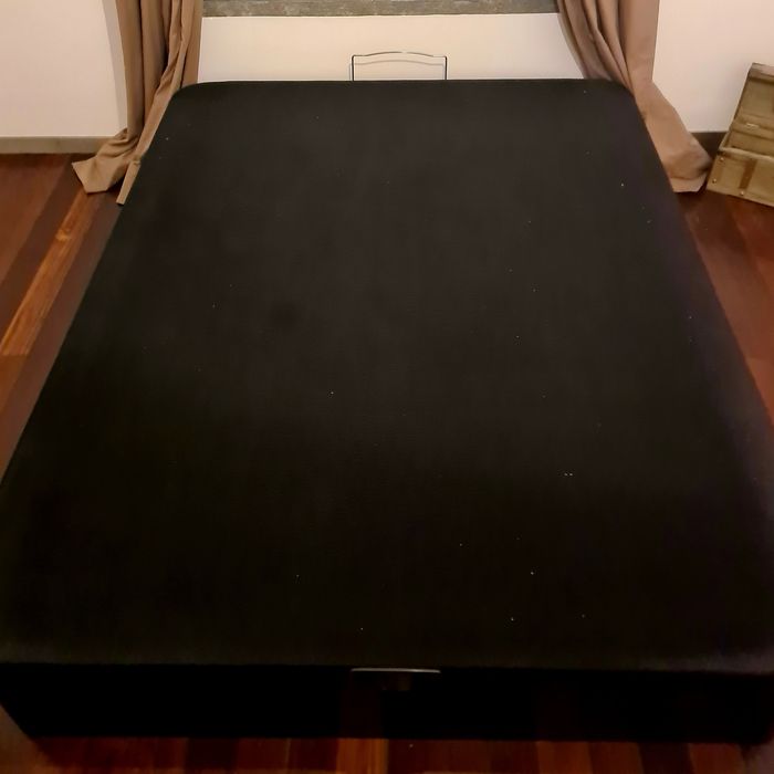 Sommier 160x200 em madeira.