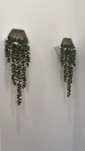 Conjunto de plantas artificiais pendentes com suporte