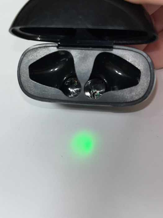 Бездротові навушники.