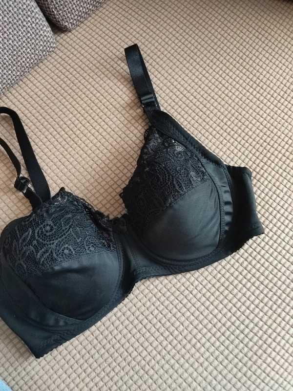 Biustonosz czarny damski 90D