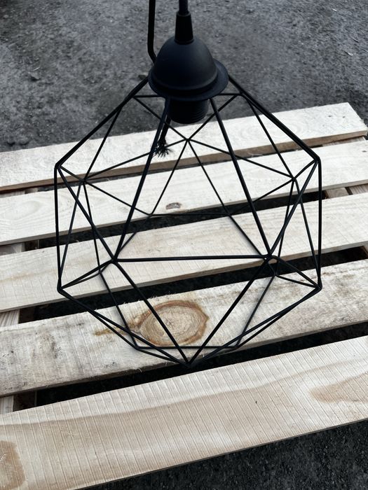 Продам нову люстру