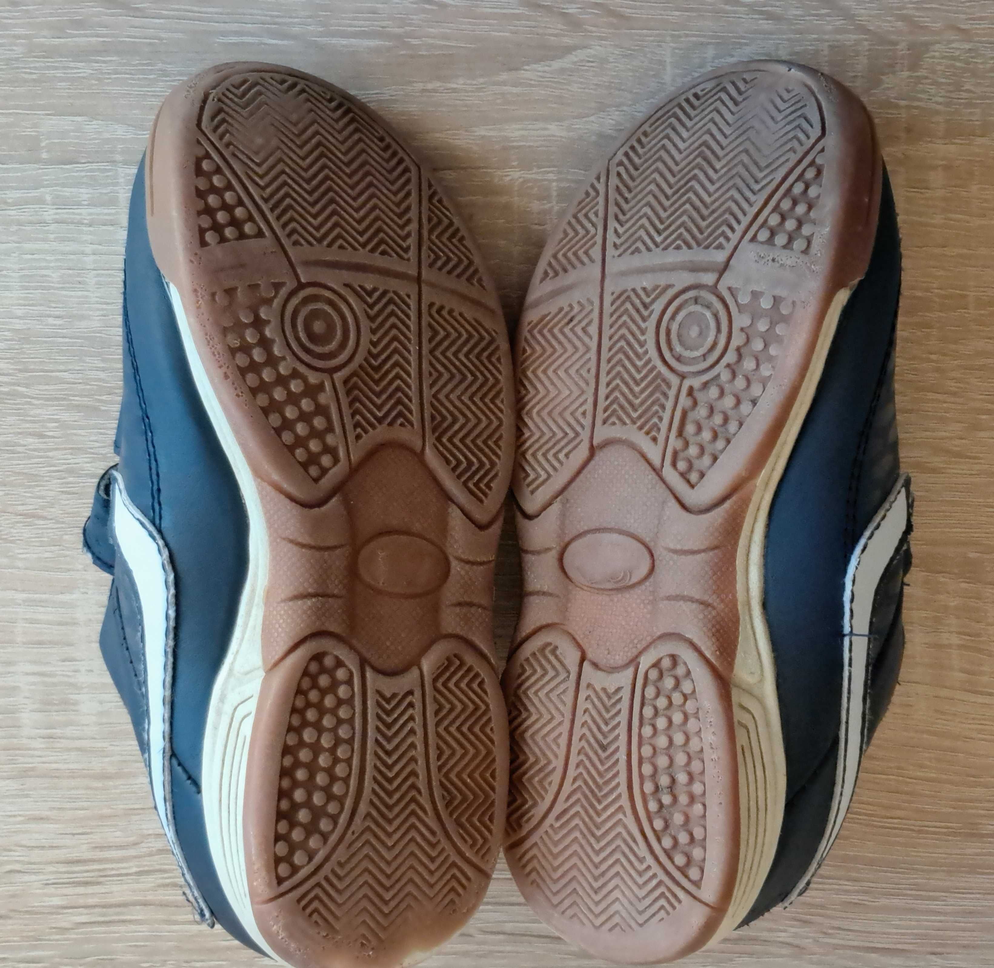 Halówki/buty sportowe rozmiar 27