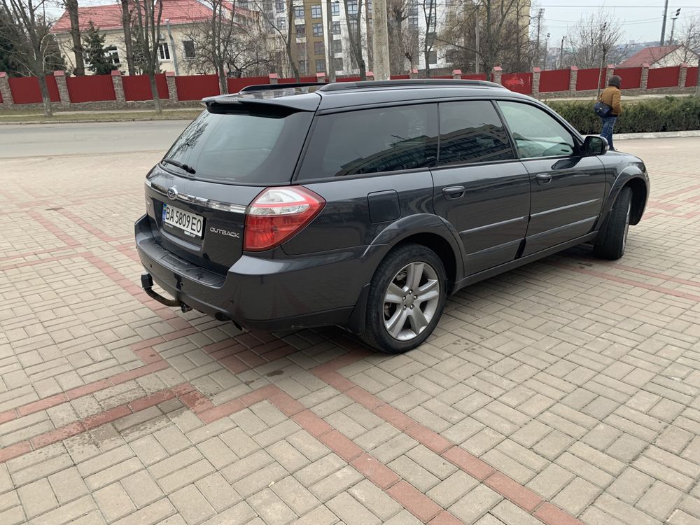 Subaru outback 2,5  2008год