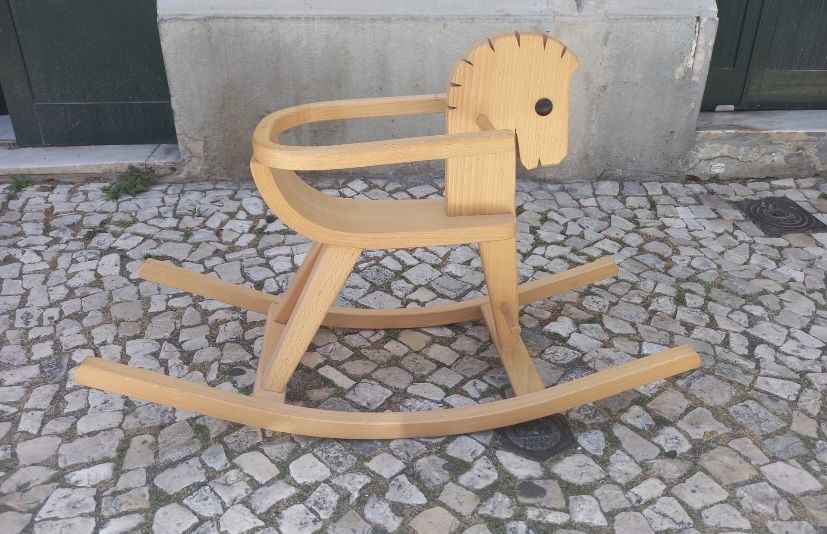 Cavalo de madeira Peter, Cristina Siopa