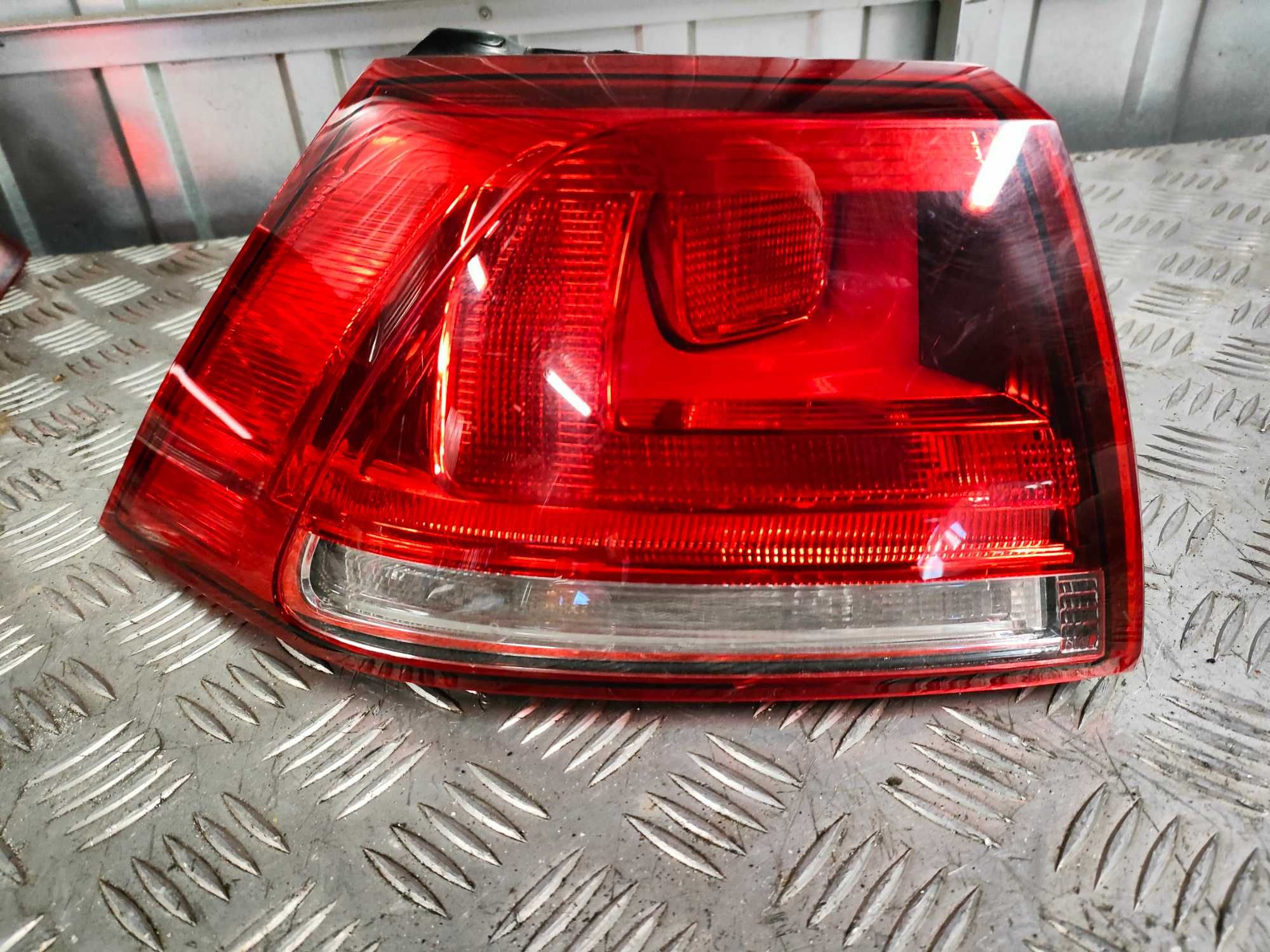 Lampa w błotnik lewy tył Vw Golf VII HB EU 5G0 ŁADNA