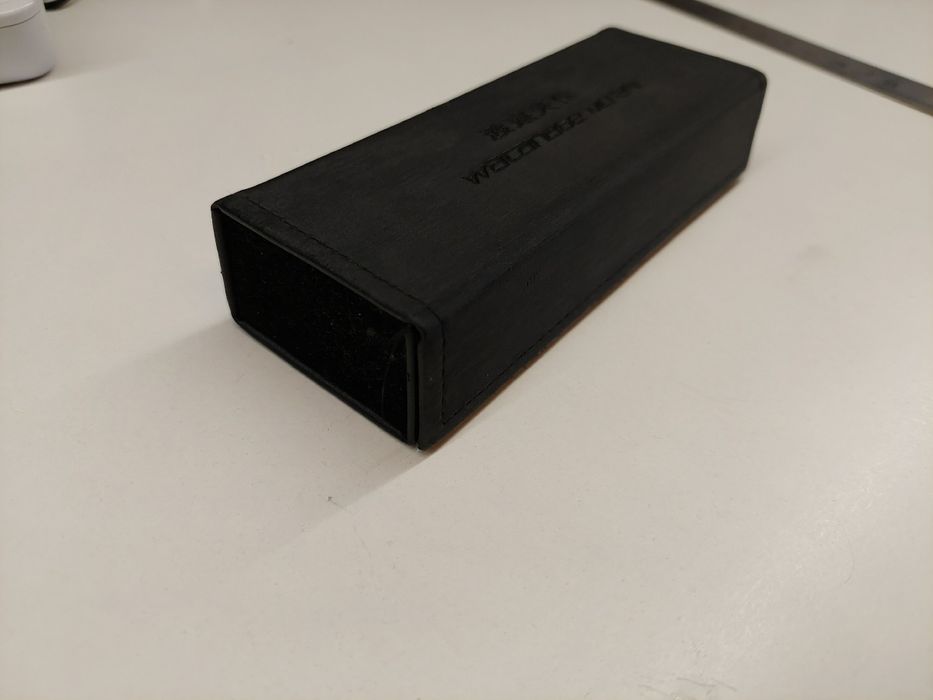 Składane czarne etui na okulary