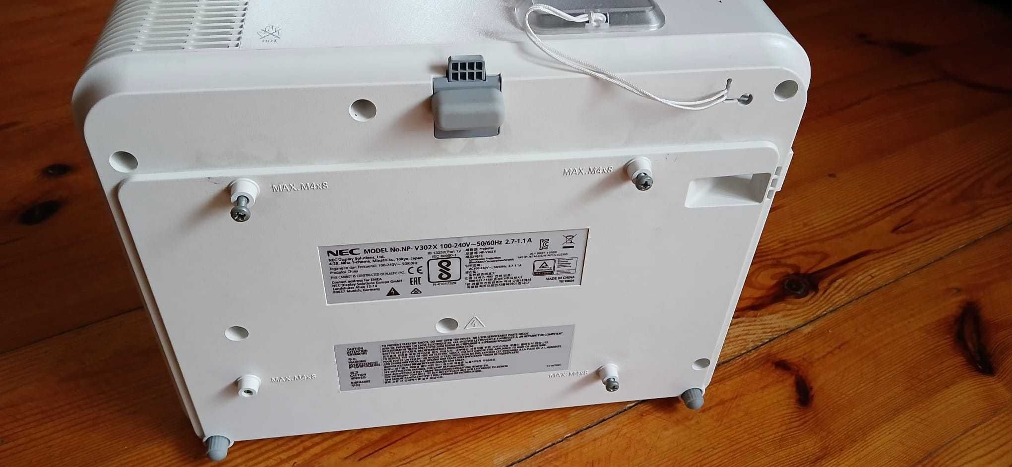 Projektor rzutnik NEC V302X