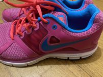 Кроссовки NIKE  женские оригинал