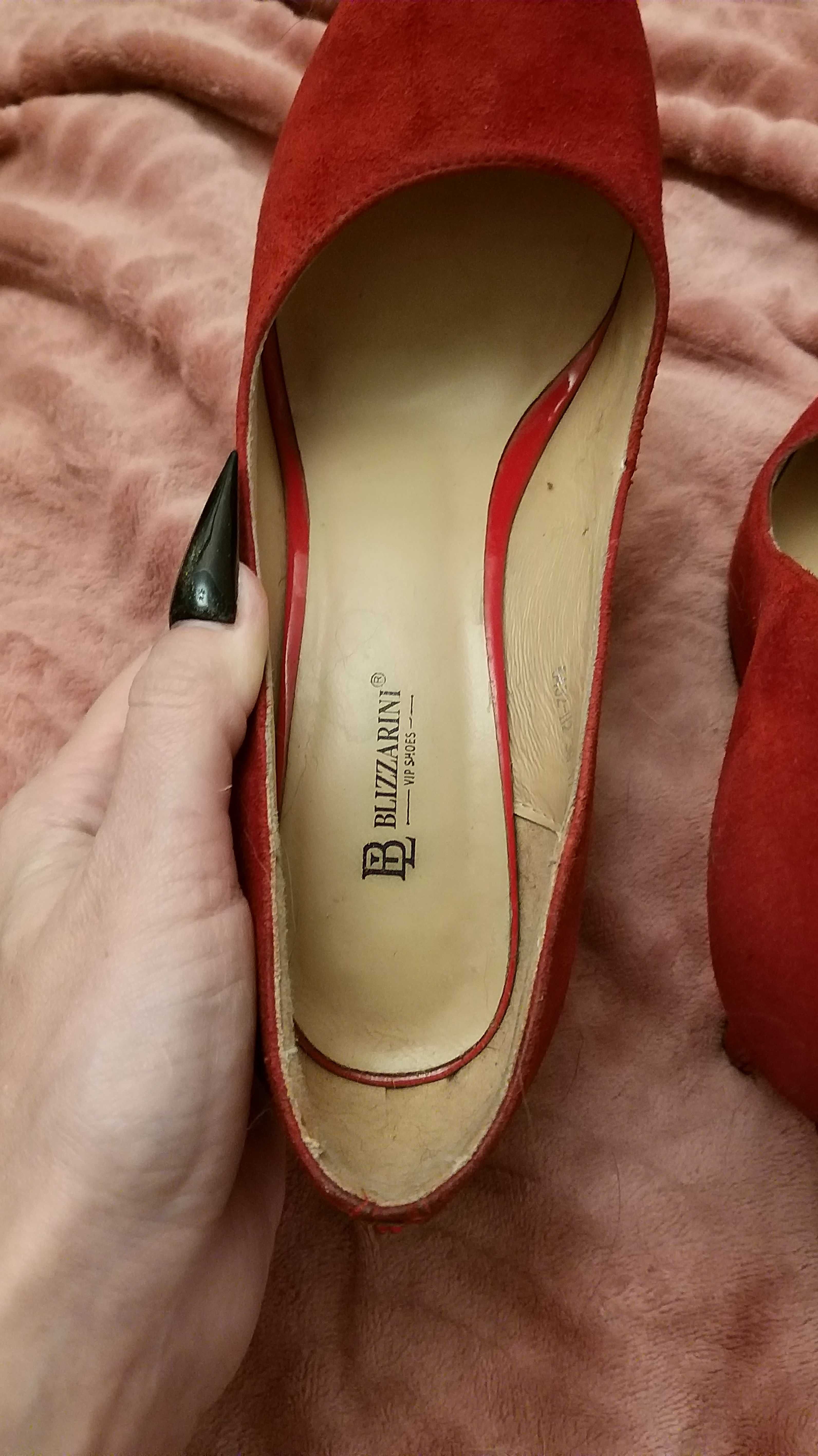 Продам замшевые красные женские туфли 38р