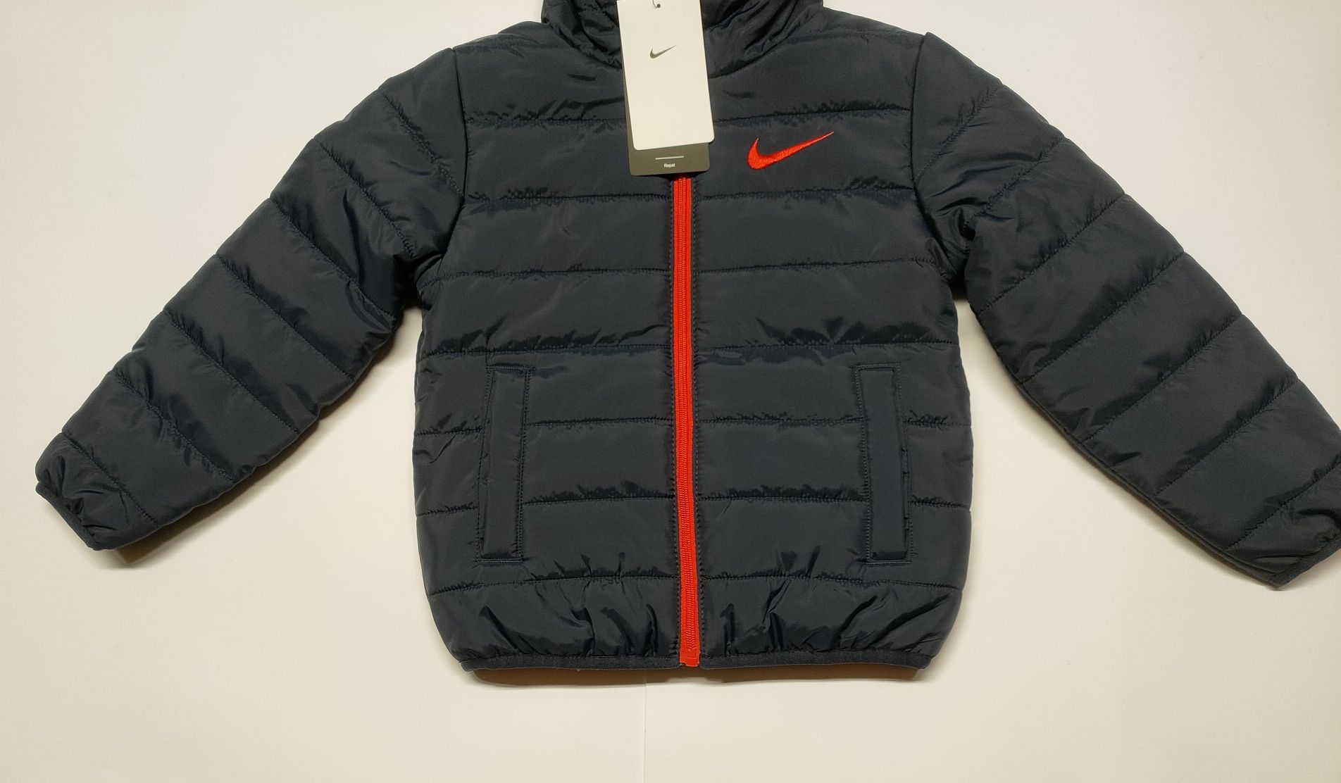 Kurtka Nike dziecięca czarna ocieplana z kapturem r 104-110 CM 4-5 YRS