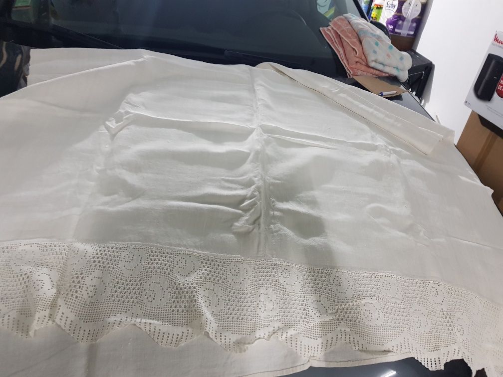 Conjunto de cama em linho e lençol de cima bordado
