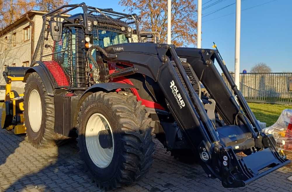 Ciągnik leśny VALTRA T255 VERSU z pełną zabudową leśną