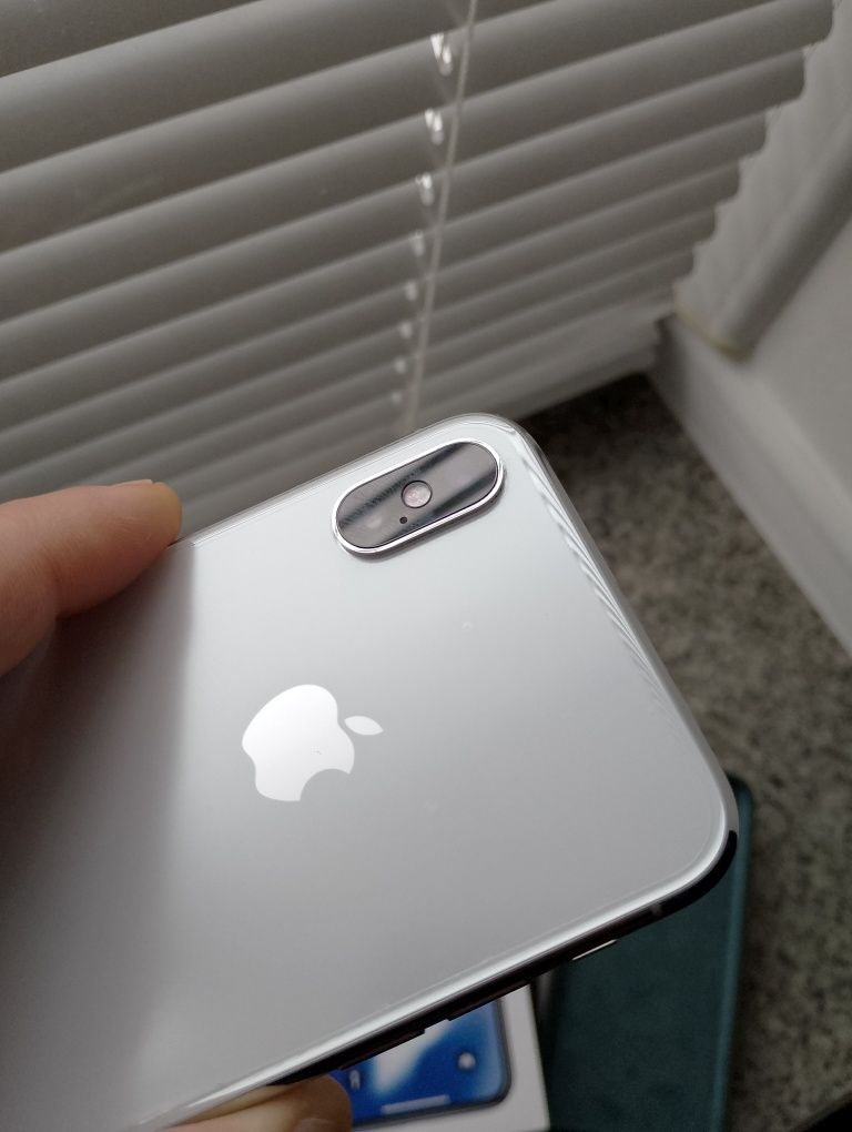 Продам iPhone 10.64gb.