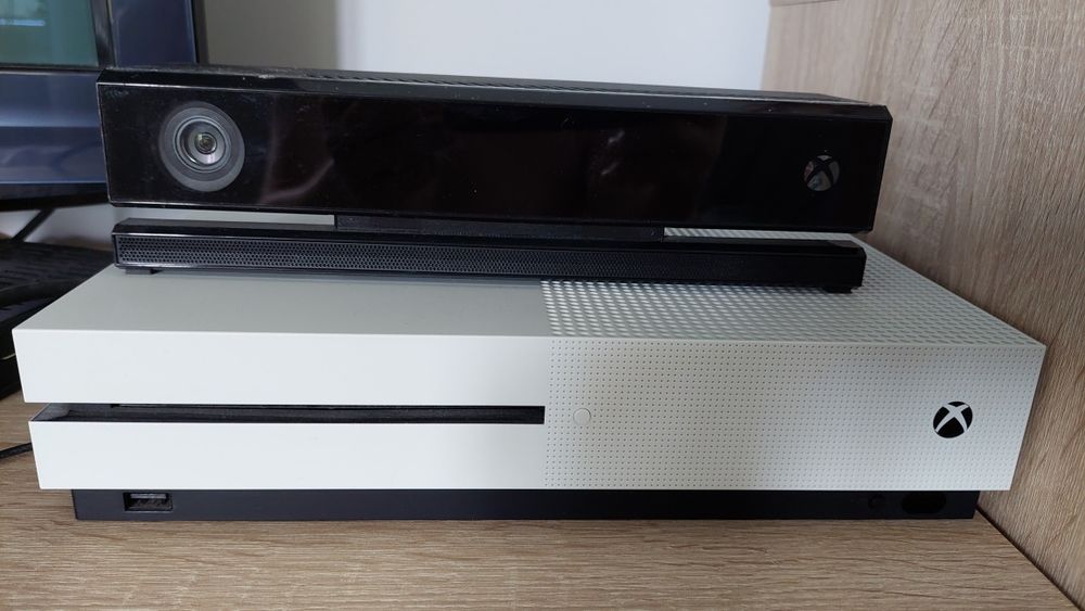 XBOX ONE, dwa pady, kinekt i gry