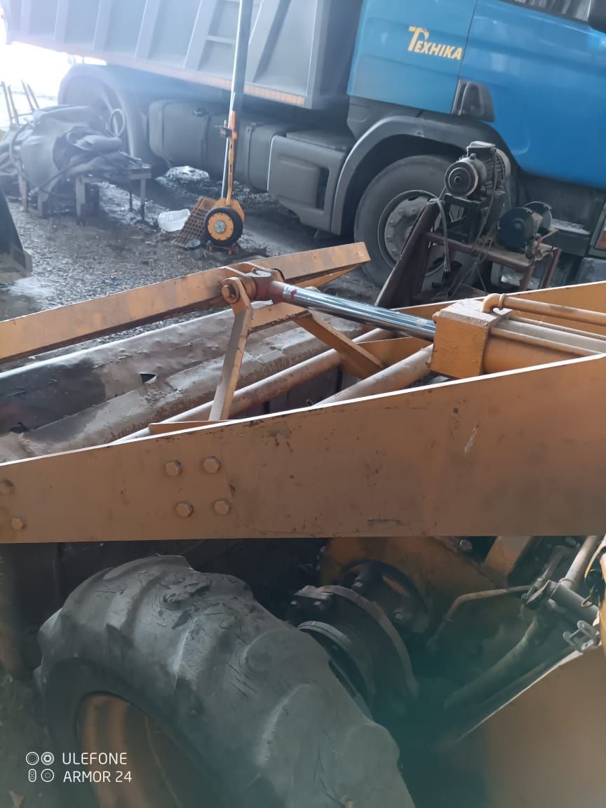 Продам навантажувач Derruppe D 400