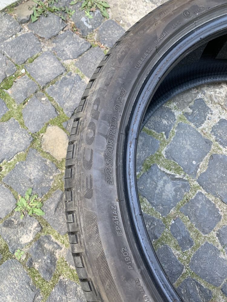 Bridgestone 225/45R19 гума