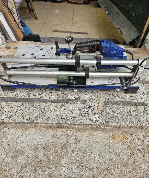 Máquina de corte universal