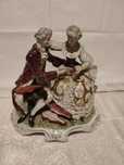 Casal Romântico em Porcelana