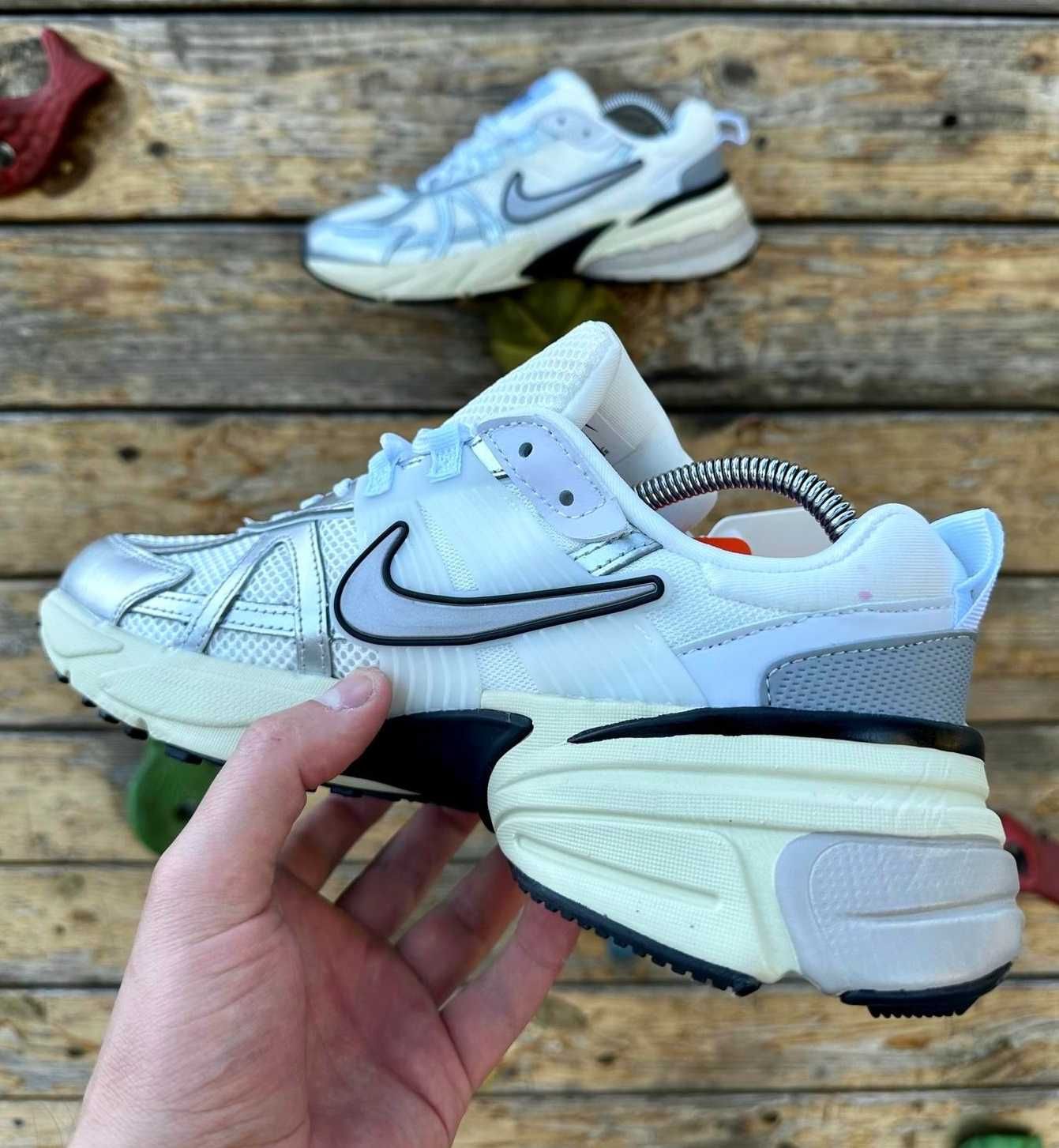 Мужские кроссовки Найк белые серебристые Nike сеточка летние