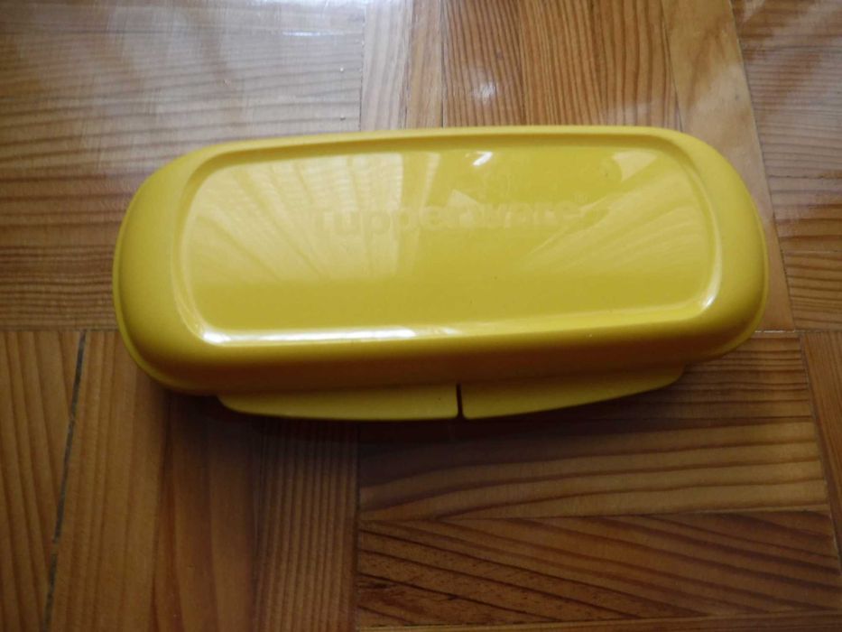Estojo Tupperware amarelo