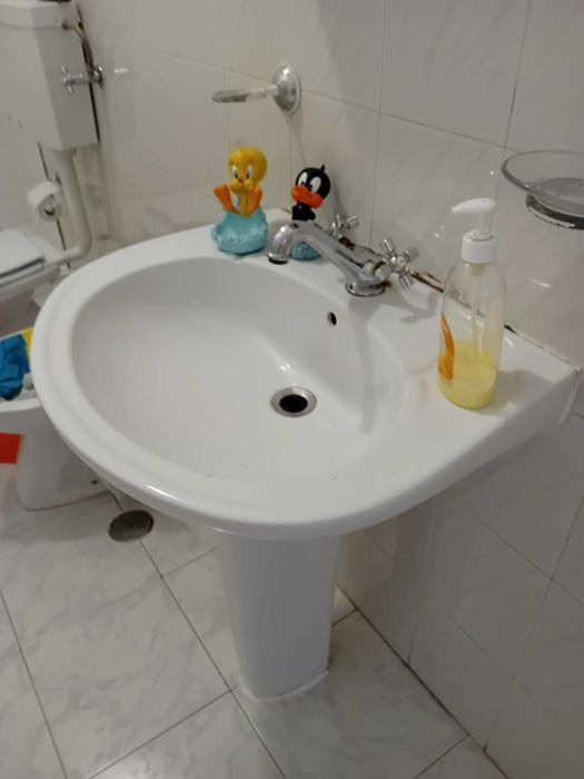 Lavatório com coluna