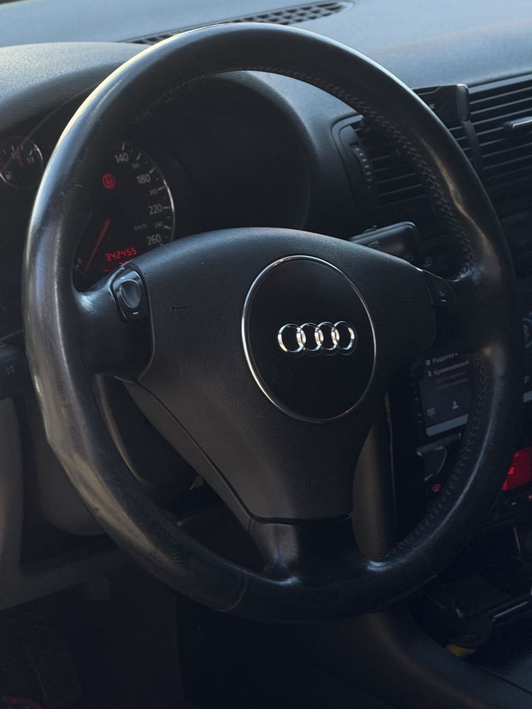Audi a3 1998 +2 комплекта резини r16 на литих дисках
