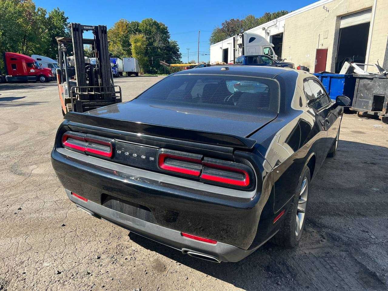 Кришка багажника  Dodge Challenger