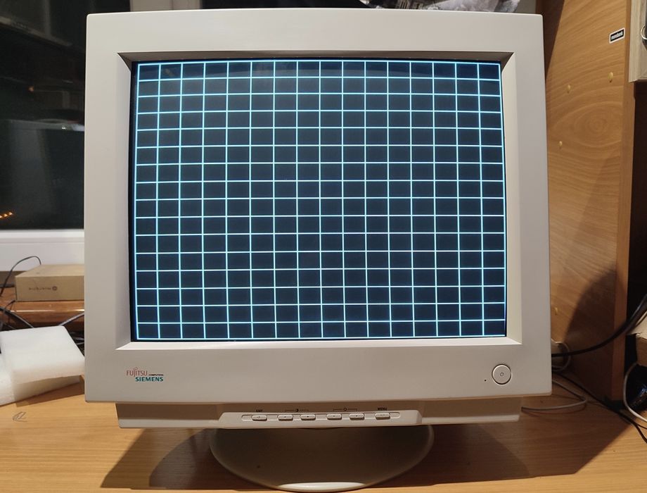 Професійний 21 CRT монітор Fujitsu-Siemens ScenicView 21P4