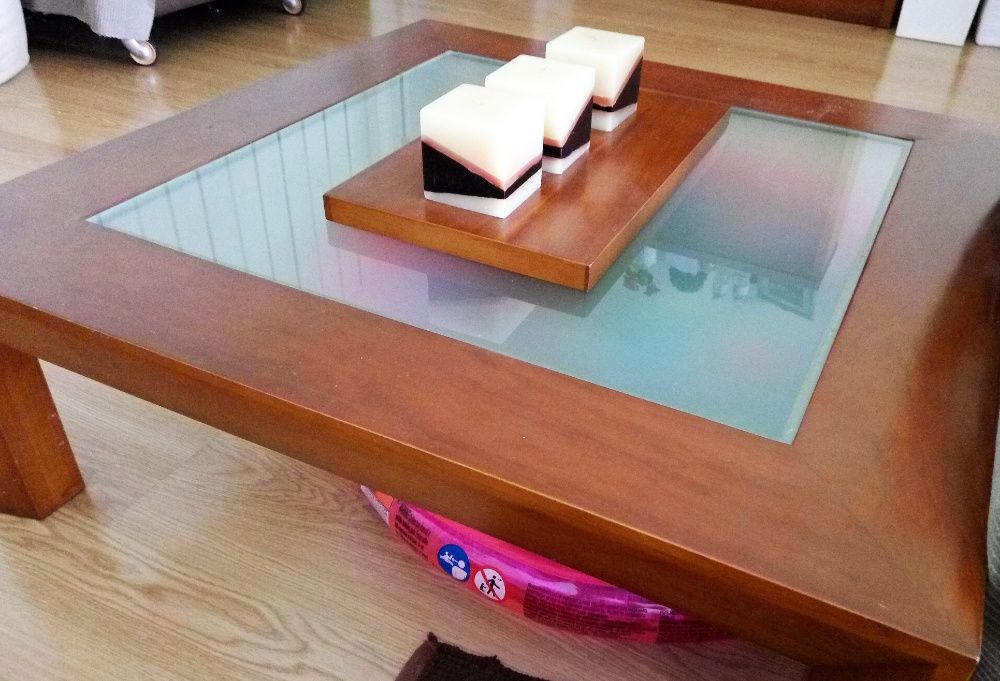 Mesa de Centro em Madeira e Vidro