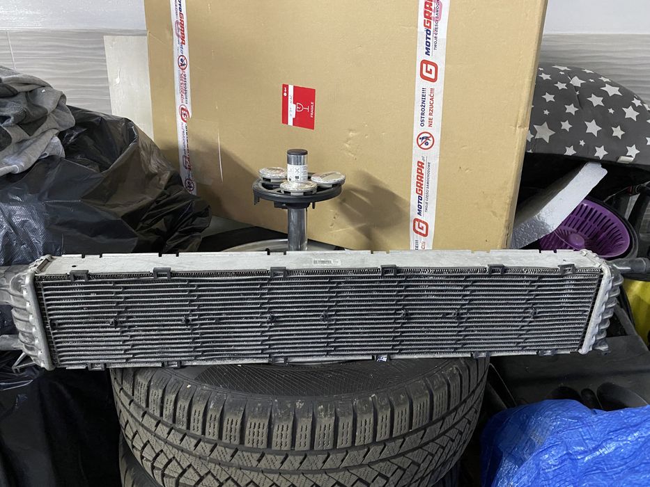 Audi A8 Радиатор интеркуллера 8K0145804H